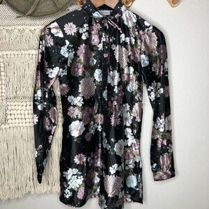 Shapely Vintage Floral Top